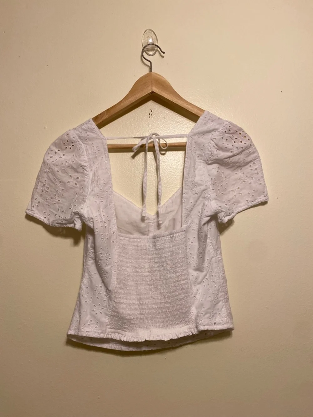 Abercrombie & Fitch White Eyelet Puff Sleeve Square-Neck Top. Size S